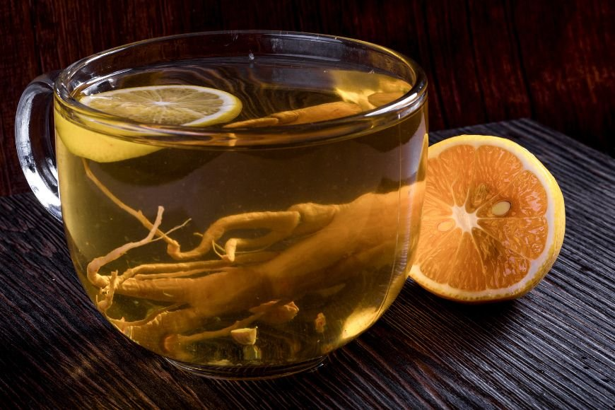Cana de ceai de ginseng american cu radacina de ginseng și lămâie
