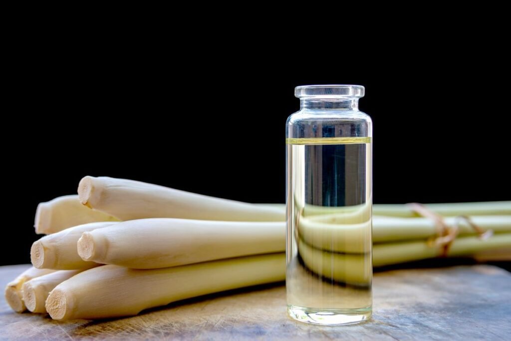 Ulei esential de lemongrass in sticluta